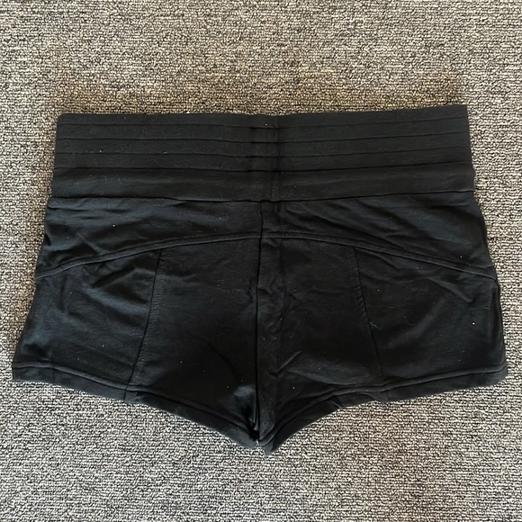 Danskin Platinum Sporty/Dancer Hot Short A/L NWT - Picture 2 of 4